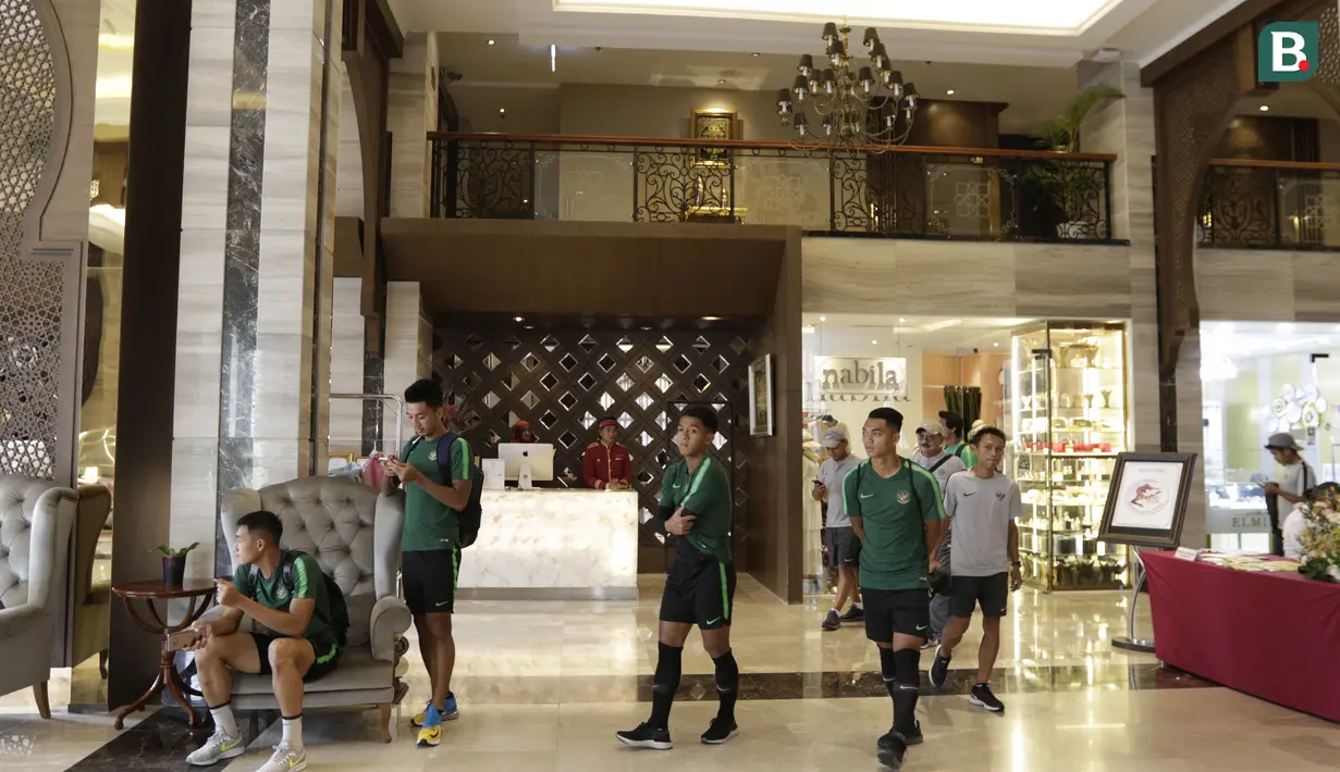Para pemain Timnas Indonesia saat berada di Hotel Al Meroz, Bangkok, Kamis, (15/11). Hotel bernuansa Islami itu menjadi tempat penginapan Indonesia jelang laga Piala AFF 2018 melawan Thailand. (Bola.com/M. Iqbal Ichsan)