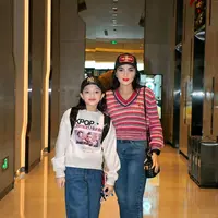 Ashanty belum lama ini menikmati momen liburan ke China bersama keluarga tercinta. [@ashanty_ash].