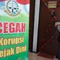 KPK juga menyegel kantor Kejari Pamekasana, Madura. (Liputan6.com/Mohamad Fahrul)