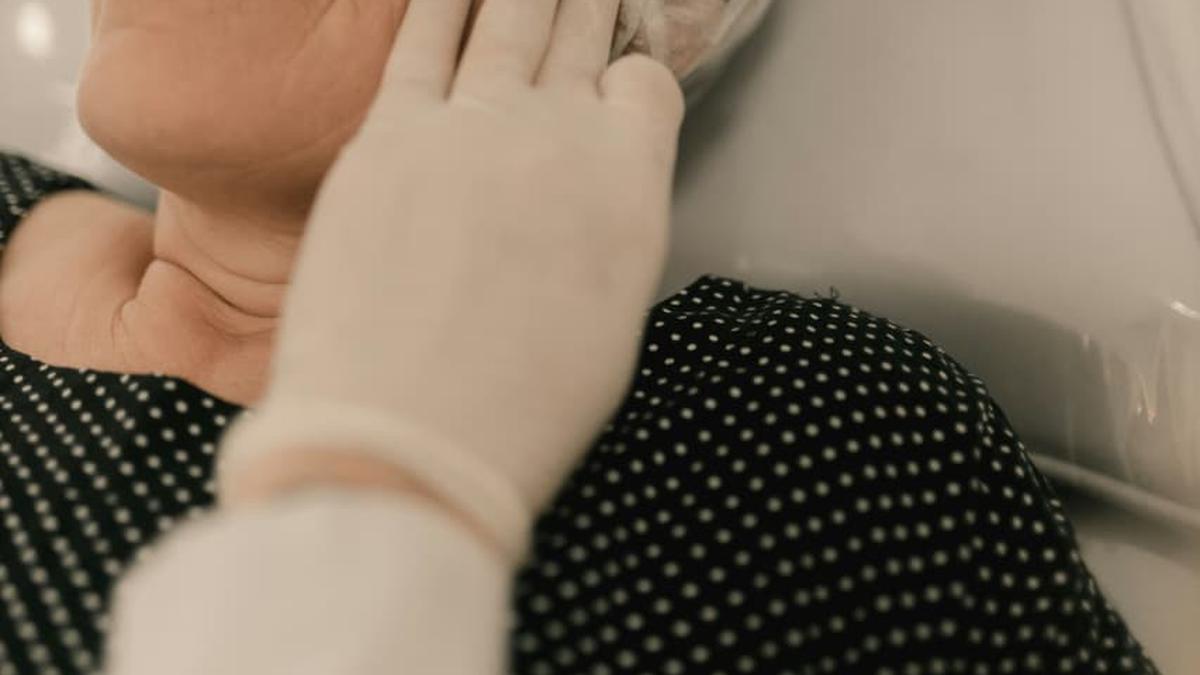 Tren Operasi Kecantikan Ekstrem demi Mengencangkan Kulit Leher, Biayanya Tembus Rp1,7 Miliar