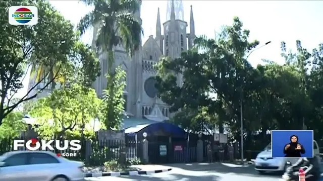 Pelaksanaan Paskah di Gereja Katedral kali ini mengangkat tema persatuan, yaitu "Kita Bhinneka, Kita Indonesia".