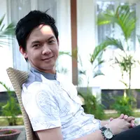 Meski kadang merasa lelah, namun Andi tak pernah merasakan kejenuhan. Sebagai salah seorang pemain dalam sinetron 'Tukang Bubur Naik Haji', Andi Arsyil mengaku sangat bangga dengan memasuki episode ke 1700. (Deki Prayoga/Bintang.com)