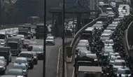 Pemerintah DKI Jakarta menyatakan kendaraan berusia lebih dari tiga tahun wajib lulus uji emisi. (merdeka.com/Imam Buhori)