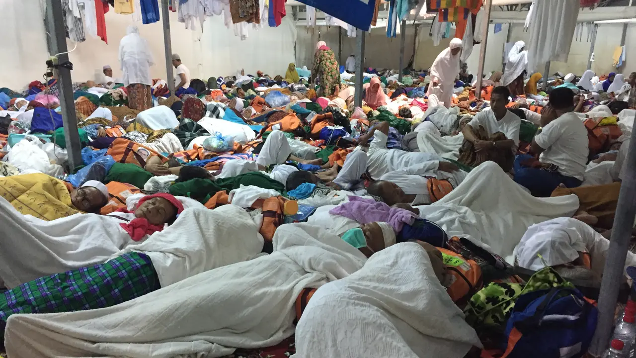 Suasana kepadatan tenda jemaah Haji di Mina. (Taufiqurrohman/Liputan6.com)