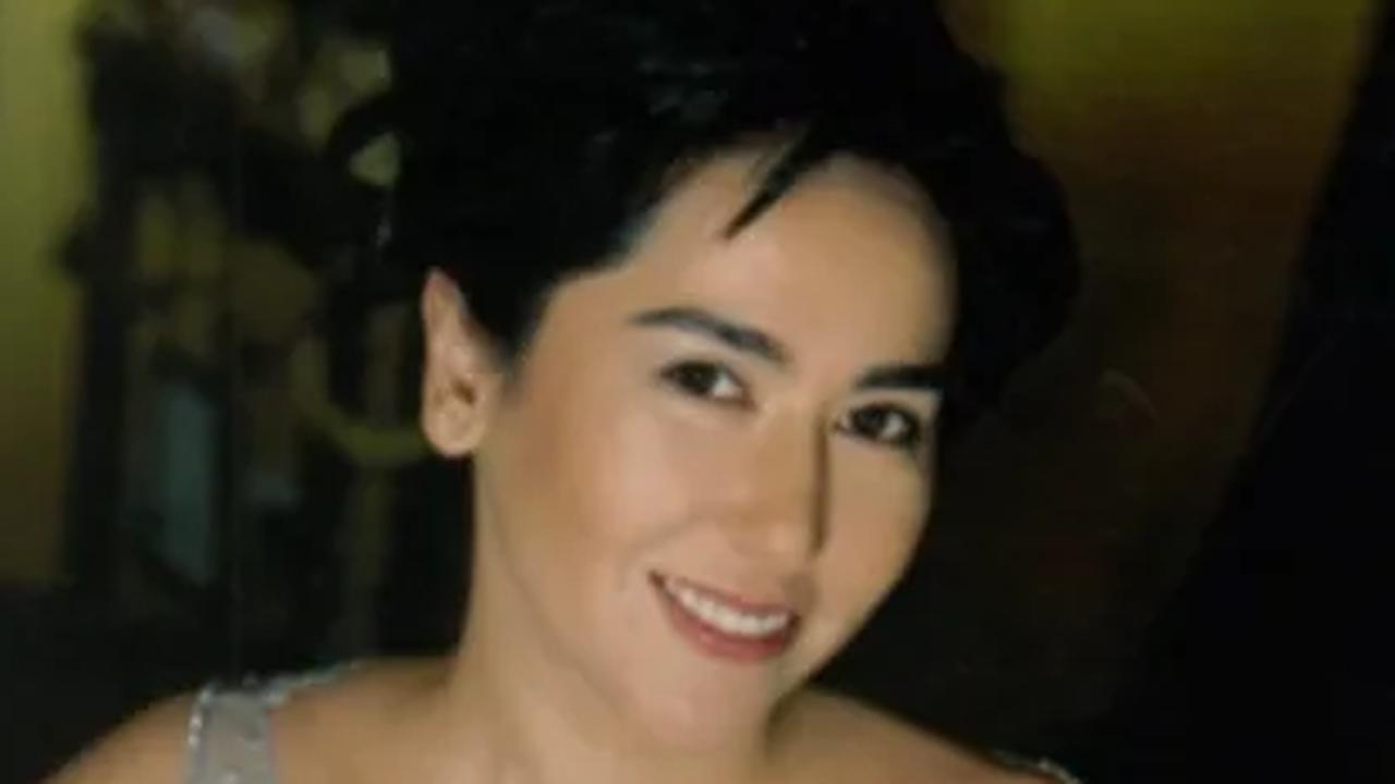 Anggun Dan Cantiknya Kartika Soekarno dengan Busana Bernuansa Biru