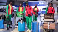 Pemain Timnas Burkina Faso U-17 saat menunggu bus untuk menuju ke hotel di Terminal 3 Bandara Soekarno Hatta, Tangerang, Banten, Rabu (1/11/2023). Piala Dunia U-17 2023 menjadi edisi kelima yang diikuti Burkina Faso. Pencapaian terbaik tim dari Afrika Barat tersebut adalah peringkat ketiga pada Piala Dunia U-17 2001. (Bola.com/Bagaskara Lazuardi)