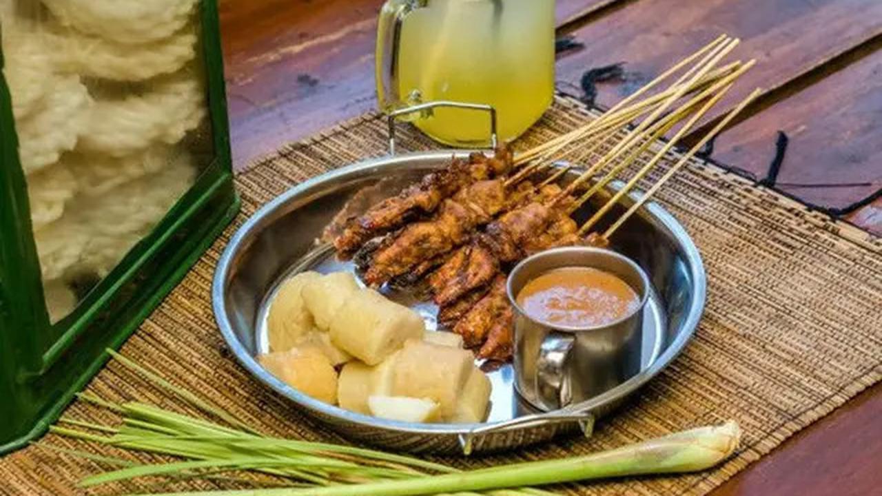 Sejarah Saus Kacang, Ciri Khas yang Hampir Selalu Ada di Aneka Salad ala Indonesia