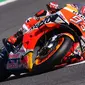 Marc Marquez sempat terlibat insiden dengan Valentino Rossi di lap terakhir Q2 kualifikasi MotoGP San Marino (AFP)