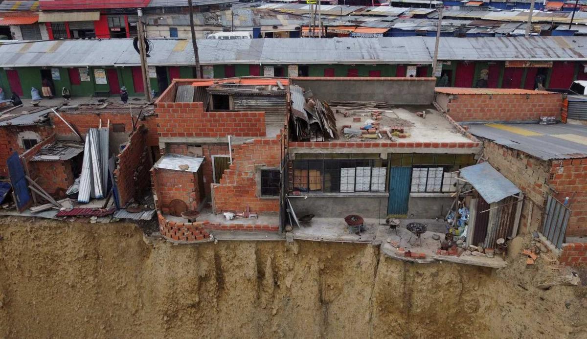Ngerinya 'Rumah Bunuh Diri' Dihuni Para Dukun Bolivia