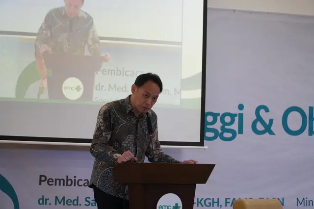 Di kesempatan itu hadir juga Hospital Director RS EMC Grha Kedoya, dr. Henry Andrean, MHS (HA)., MARS., FISQua yang memberikan sambutan.