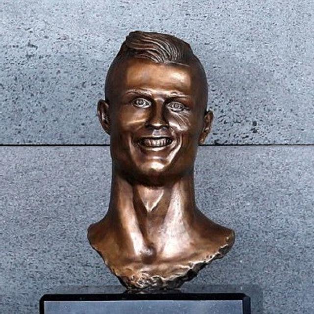 Cristiano Ronaldo Dan 5 Patung Terburuk Tokoh Sepak Bola Dunia Bola Com
