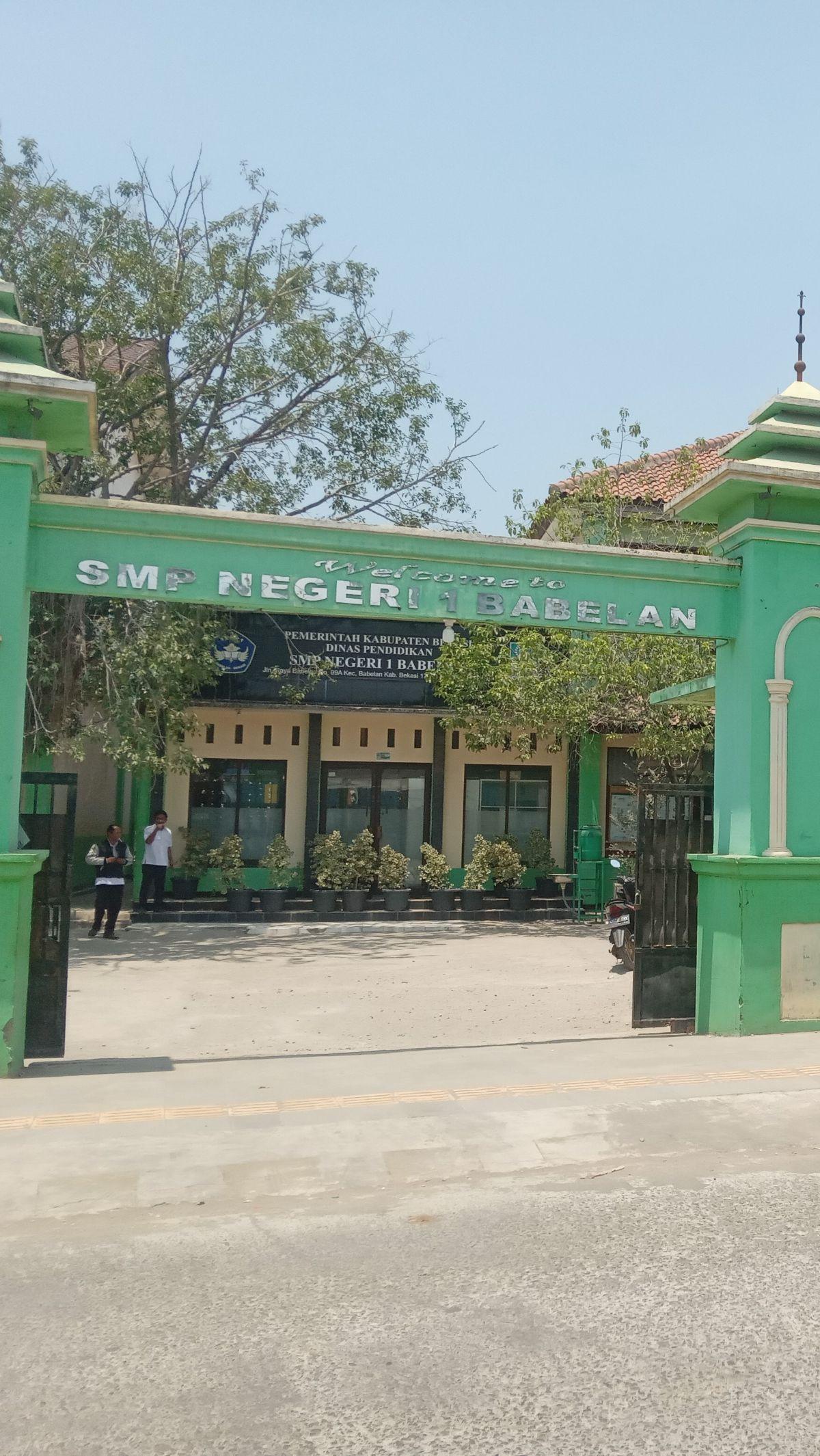 "Itu seminggu yang lalu, tapi harus ditelusuri lagi pelakunya," ucap Maradum saat ditemui di SMPN 1 Babelan, Rabu (20/9).<br>