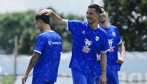 Thom Haye dan Eliano Reijnders menjalani latihan perdana di Persib Bandung. (ILeague.id)