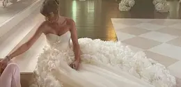 Untuk momen paling bersejarah dalam hidupnya, Taylor Swift memilih mengenakan gaun pengantin Christian Dior Haute Couture yang dirancang secara khusus oleh Jonathan Anderson, Creative Director Dior Women’s, Men’s, dan Haute Couture Collections. [Foto: X].