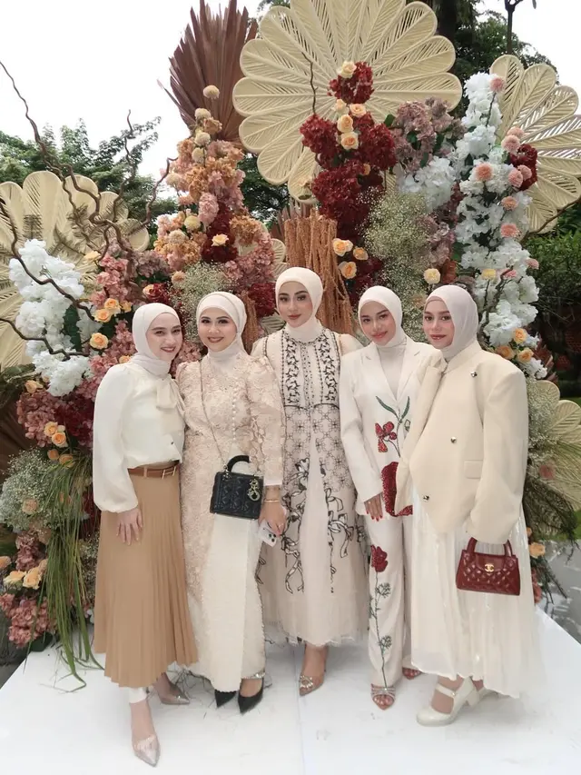 Tanpa Dress atau Kebaya, Aurelie Hermansyah Bergaya Androgini di Lamaran Syifa Hadju-El Rumi