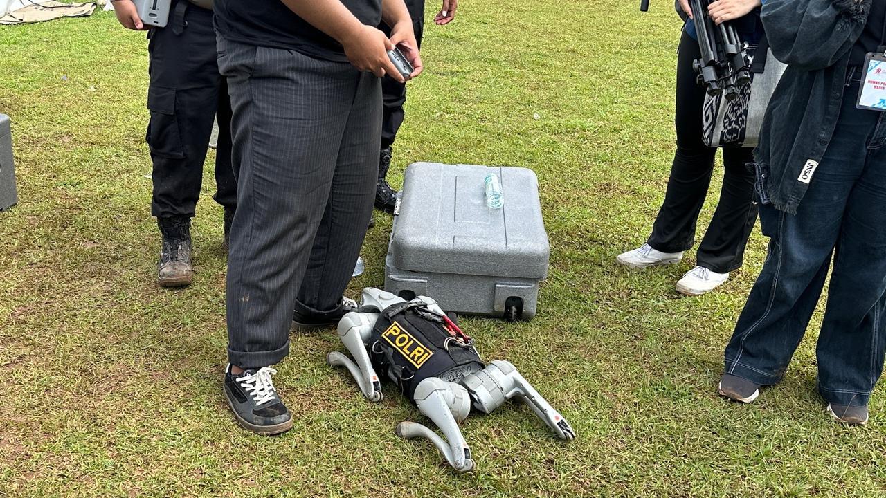 Melihat Lebih Dekat Operasional Robot Anjing K9, Kendali Layaknya Konsol Game