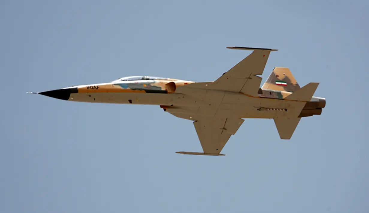 Gambar yang dirilis pada 21 Agustus 2018 menunjukkan pesawat jet tempur terbaru Iran buatan dalam negeri bernama Kowsar. Jet tempur itu mampu membawa berbagai jenis senjata dan digunakan untuk misi pendukung dari udara. (AFP/IRANIAN DEFENCE MINISTRY/HO)