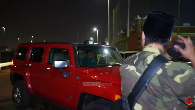 Gus Iqdam Mengendarai Jeep Warna Merah Menuju Lokasi Pengajian(SS: YT  Creators Entertainment)