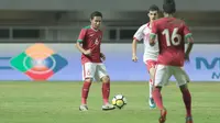 Pemain Timnas Indonesia U-23, Evan Dimas saat melawan Bahrain pada laga PSSI Anniversary Cu 2018 di Stadion Pakansari, Bogor, (26/4/2018). Bahrain menang 1-0. (Bola.com/Nick Hanoatubun)