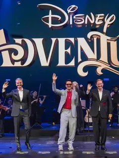 Robert Downey Jr tampil dan memberkati kapal pesiar Disney Cruise Adventure pada christening ceremony.