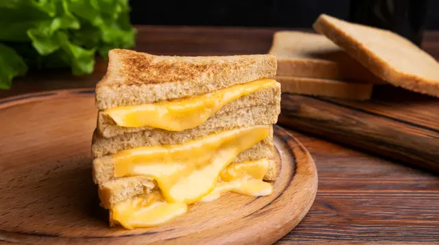 Four different ways to make grilled cheese at home. (Photo: Freepik)