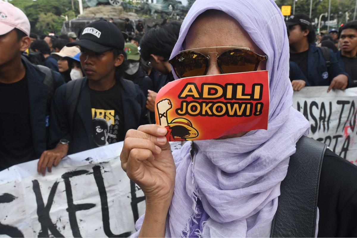 Mensesneg temui mahasiswa di aksi Indonesia Gelap