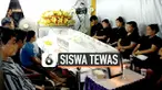 Seorang siswa SMP di Manado tewas setelah dihukum gurunya berlari mengelilingi lapangan karena terlambat. Isak tangis kesedihan keluarga mengiringi pemakaman korban.