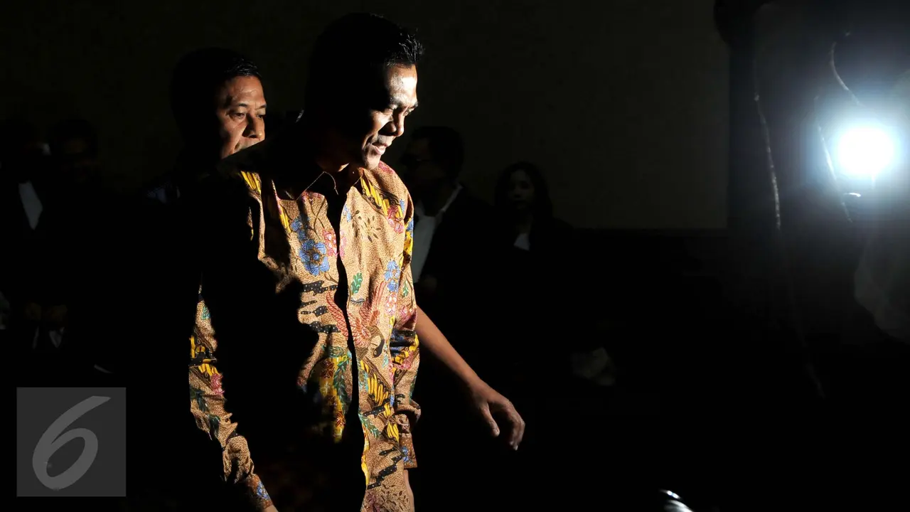 20160824-Sanusi Jalani Sidang Perdana Kasus Reklamasi Teluk Jakarta-Jakarta