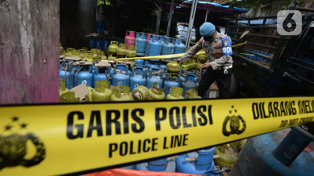 Polisi Gerebek Tempat Pengoplos Gas Bersubsidi di Jakarta Barat