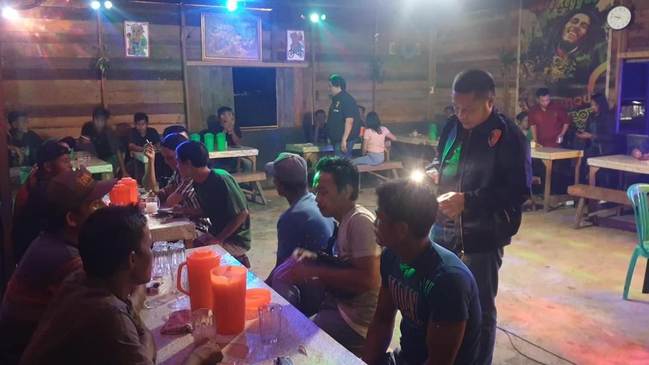 Patroli Polres Pelalawan Sasar Warung Remang hingga Perkantoran, Pastikan Pilkada Berlangsung Aman