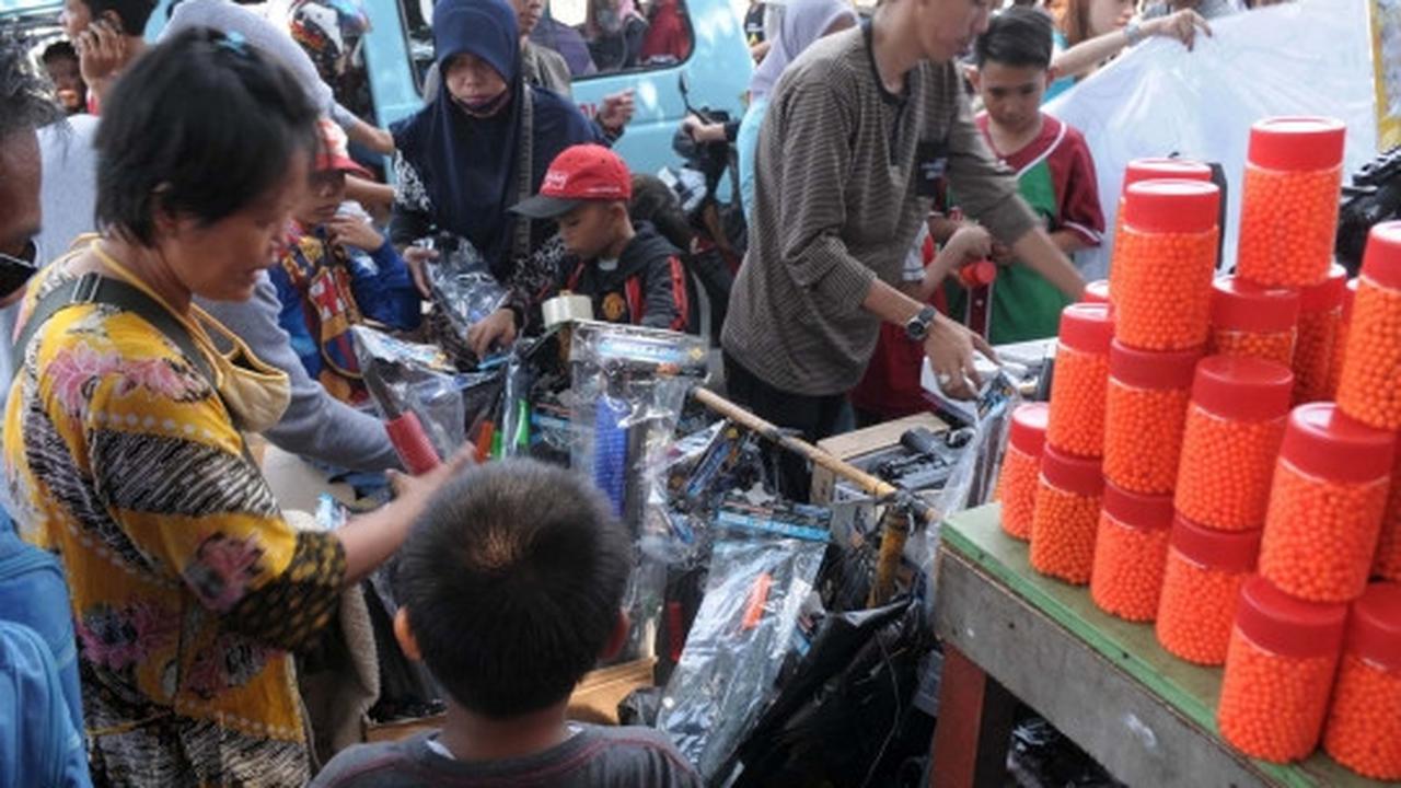 Berkah Lebaran, omzet pedagang mainan di Pasar Gembrong meningkat