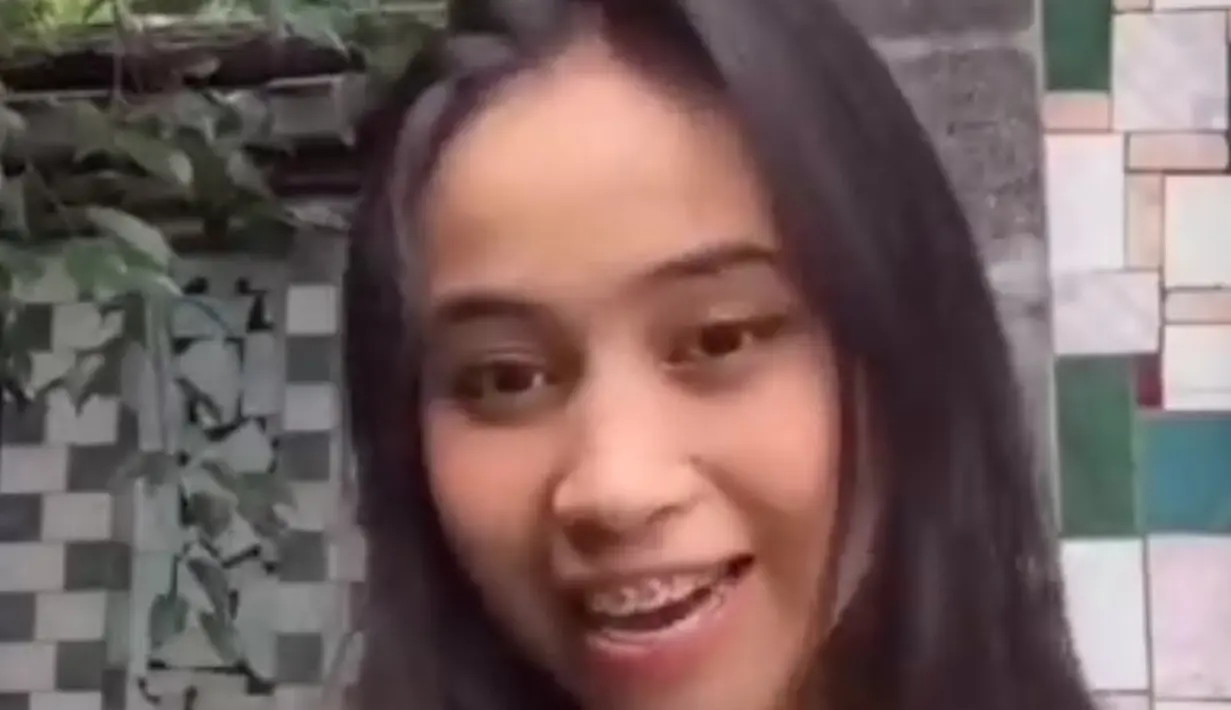 Tangis tak terbendung atas kepergian Ki Joko Bodo, Ayda Prasasti masih memendam duka mendalam. (Liputan6.com/IG/@aydaprasasti).