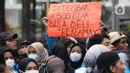Mahasiswa dari berbagai universitas melakukan aksi unjuk rasa di kawasan Patung Kuda, Jakarta, Senin (4/11/2022). Mereka menyampaikan tuntutannya terkait kenaikan minyak goreng dan bahan bakar minyak (BBM). (Liputan6.com/Herman Zakharia)