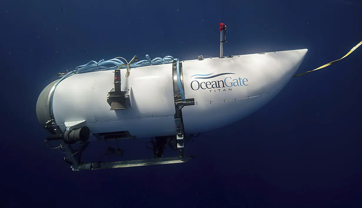 <p>Foto yang disediakan oleh OceanGate Expeditions ini menunjukkan sebuah kapal selam bernama Titan yang digunakan untuk mengunjungi lokasi reruntuhan Titanic. (OceanGate Expeditions via AP)</p>