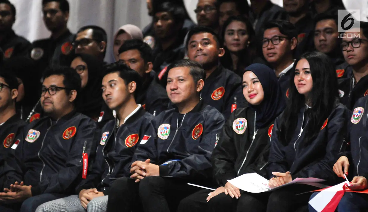 Pendukung capres nomor urut 01 saat menghadiri Konvensi Rakyat di Sentul Internasional Convention Center, Bogor, Jawa Barat, Minggu (24/2). Konvensi Rakyat mengangkat optimis Indonesia maju. (Liputan6.com/Herman Zakharia)