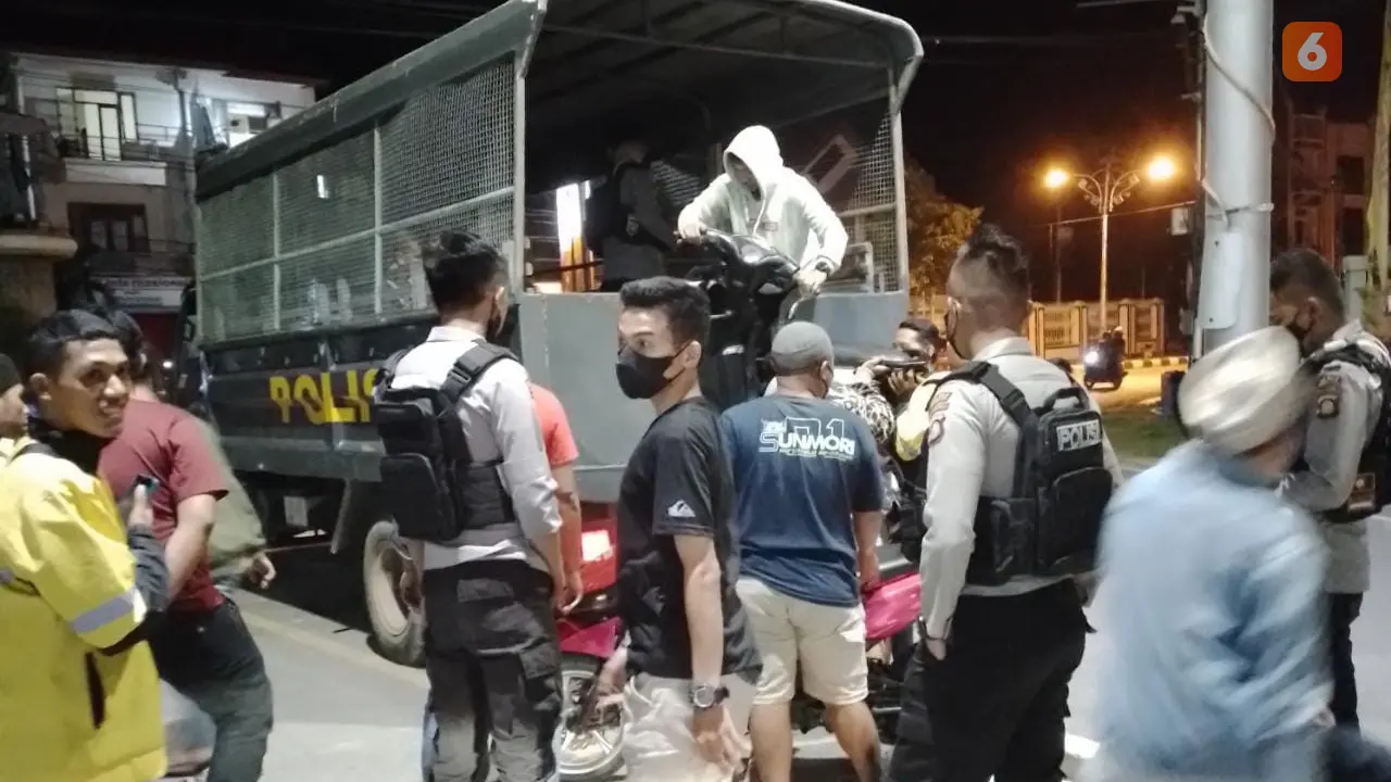 Aksi Balapan liar di Kota Gorontalo dibubarkan Polisi (Arfandi Ibrahim/Liputan6.com)