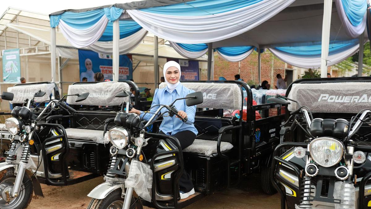 Putri Zulkifli Hasan Istri Zumi Zola Bagikan 12 Motor Sampah, Komitmen Peduli Masalah Lingkungan