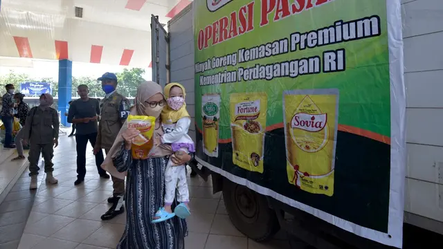 Kementerian Perdagangan operasi pasar di Lapangan Palantikang, kompleks Kantor Bupati Maros, Kabupaten Maros, Sulawesi Selatan pada Sabtu 12 Maret 2022. (Dok Kemendag)
