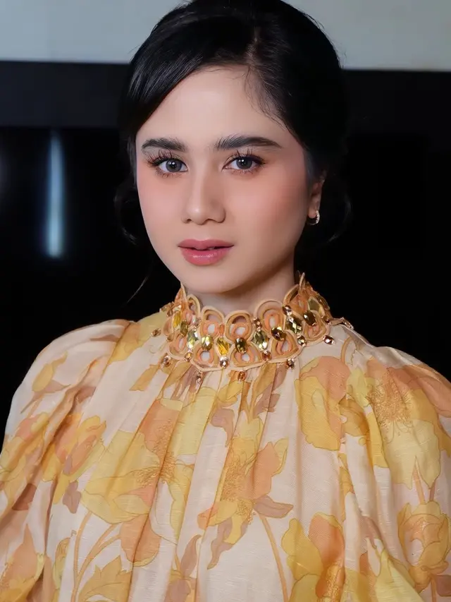 Makeup Tissa Biani di Pernikahan Bali El Rumi dan Syifa Hadju. [@makeupbycokmirah]