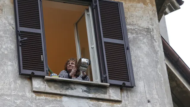 Hadapi Darurat COVID-19, Warga Italia Flash Mob di Balkon