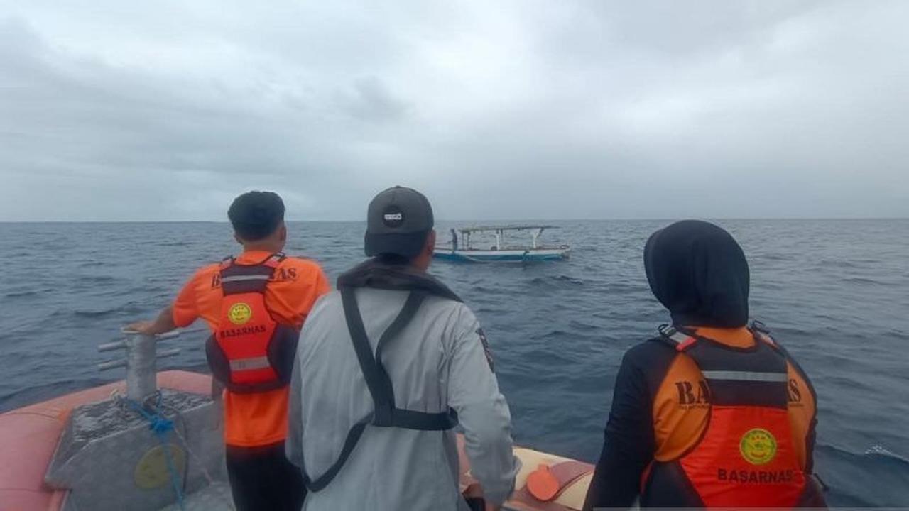 Tim SAR Berhasil Selamatkan Dua Nelayan Mati Mesin di Perairan Malra