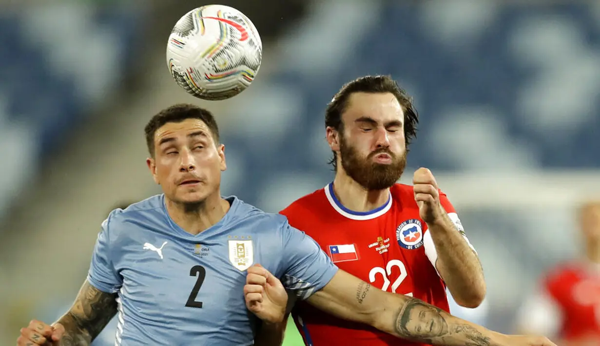 Setelah gol balasan itu, permainan kedua tim jadi lebih menarik dengan saling jual beli serangan. Namun sayang, tak ada gol tambahan tercipta hingga wasit meniup peluit tanda berakhirnya pertandingan, skor sama kuat 1-1. (AP/Bruna Prado)