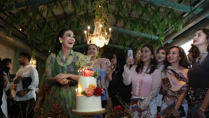 [Fimela] Ultah Luna Maya ke-36