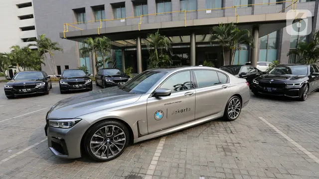 BMW Seri 7 M Sport Tampil Mewah sebagai Mitra Art Jakarta