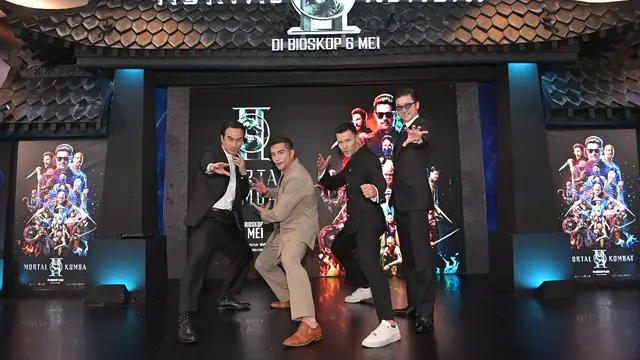 Para bintang Mortal Kombat 2 di Jakarta: Joe Taslim, Ludi Lin, Max Huang, dan Tadanobu Asano. (dok. Warner Bros)