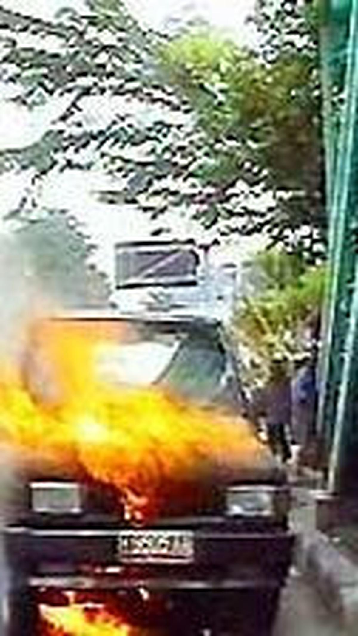 Berikut adalah tujuh penyebab umum terjadinya kebakaran pada mobil, seperti yang dihimpun dari berbagai sumber pada hari Senin, (20/5/2024).