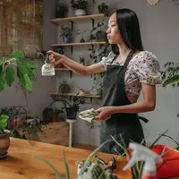 Di tengah kebutuhan yang semakin beragam, mengubah hobi menjadi side hustle bisa menjadi salah satu cara mendapatkan pemasukan tambahan. (Foto/Dok: Pexels)