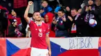 Pemain Republik Ceko Tomas Chory melakukan selebrasi usai mencetak gol ke gawang Moldova pada pertandingan sepak bola Grup E Kualifikasi Euro 2024 di Stadion Andruv, Olomouc, Republik Ceko, Senin (20/11/2023). Republik Ceko mengemas tiket ke putaran final Euro 2024 usai menundukkan Moldova 3-0 pada laga terakhir Grup E. (AP Photo/Petr David Josek)
