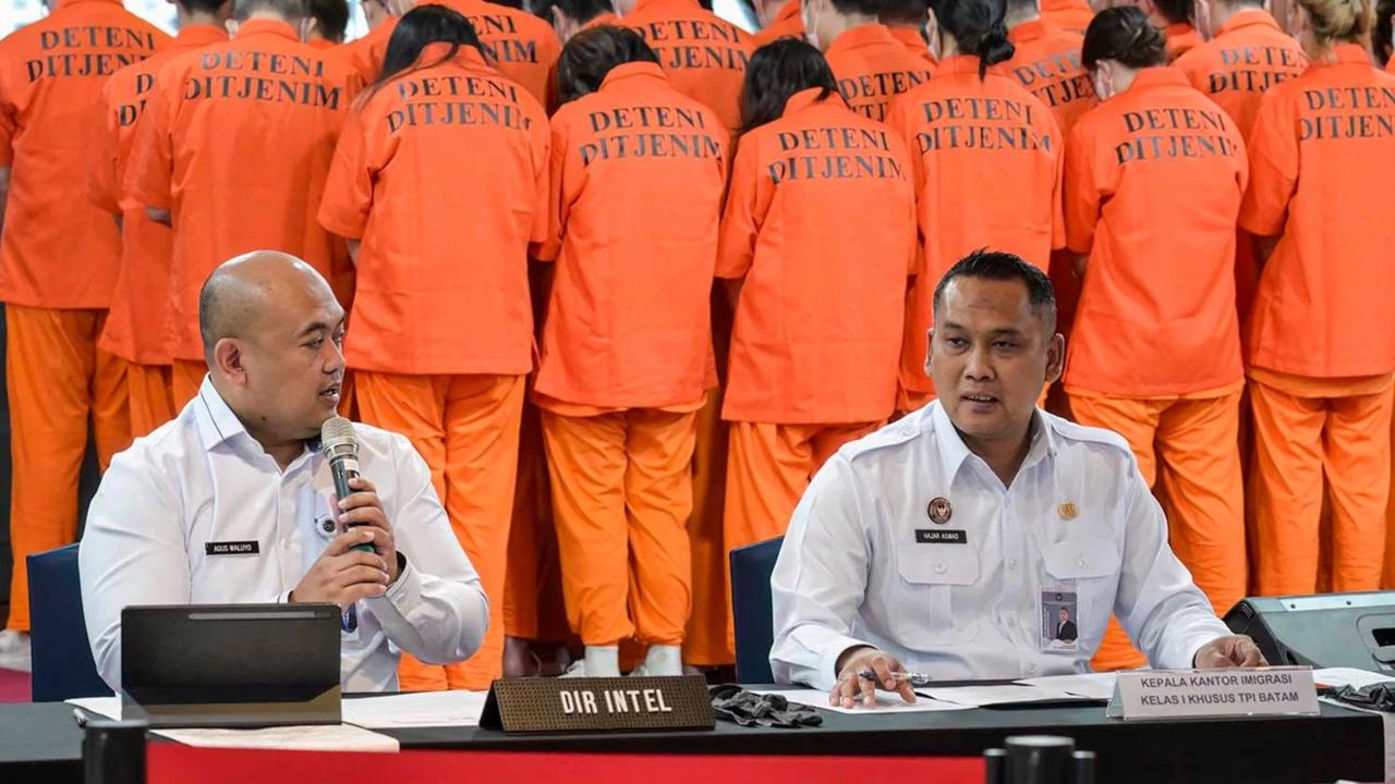 FOTO: Markas Palsu Polisi China Terbongkar di Indonesia, 27 WNA Terancam Dideportasi