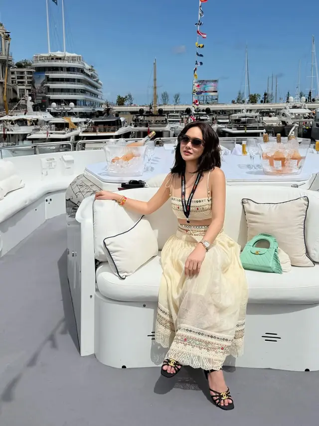 Shandy Aulia Nonton F1 di Monaco. [@shandyaulia]